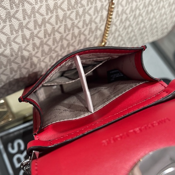 Michael Kors Carmen Small Logo Smartphone Crossbody Bag
Bright Red
NWT - Picture 11 of 16